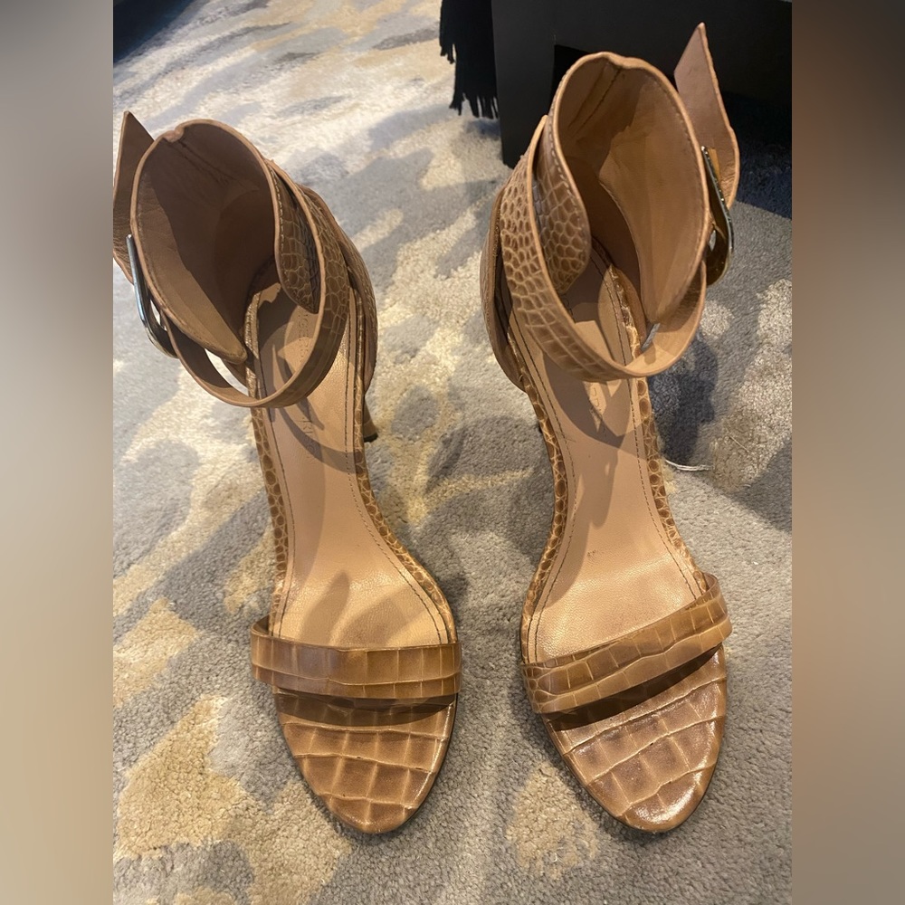 Kadie Sandal in Light Brown
Sigerson Morrison